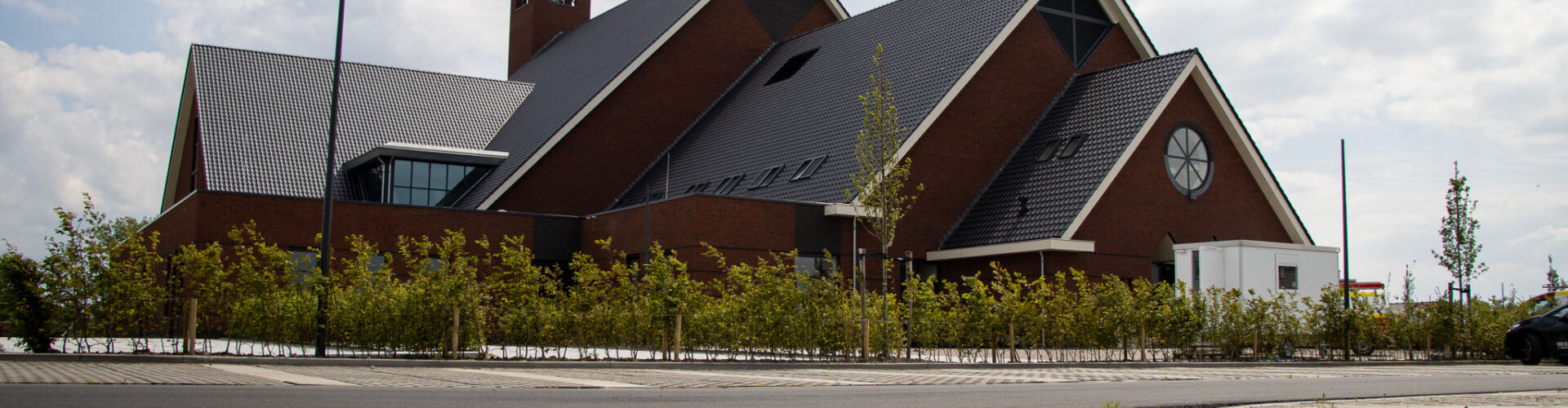 Grand stationnement à la nouvelle église de Yerseke