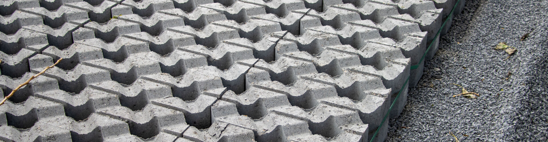 Un tapis gris déployé le long de la N62